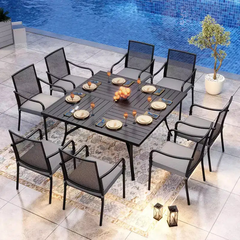 Set da pranzo da patio Captiva Designs da 9 pezzi con spazioso tavolo quadrato in metallo con piano a doghe e sedie con struttura in acciaio
