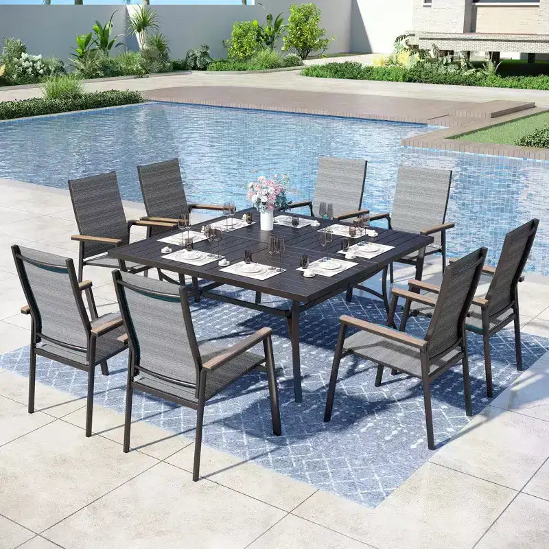 Tavolo da pranzo quadrato in metallo con piano a doghe e 8 sedie impilabili in alluminio e textilene per patio Captiva Designs