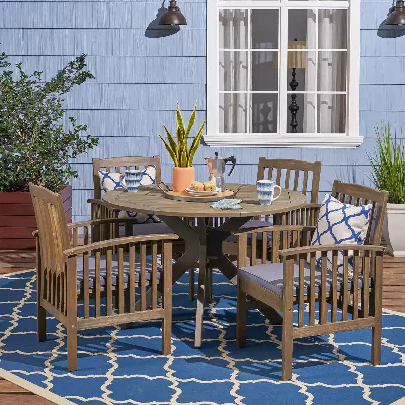 Christopher Knight Home Valence 5-teiliges Esszimmer-Set für den Außenbereich aus Akazienholz mit wasserbeständigem Kissen
