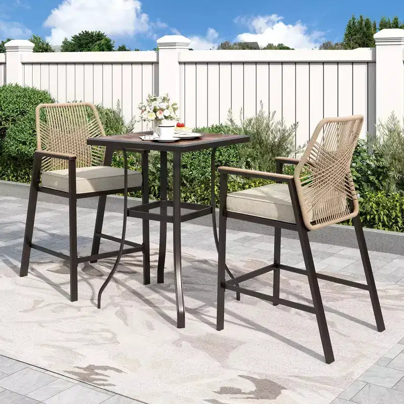 Set da pranzo da patio con bar Captiva Designs, con tavolo da bar in acciaio e sgabelli da bar in rattan con cuscini