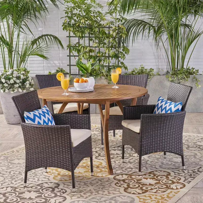 Set da pranzo da esterno Albury di Christopher Knight Home in legno di acacia e vimini, 5 pezzi, con cuscino