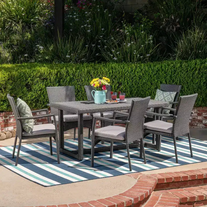 Christopher Knight Home Westley 7-teiliges Esszimmer-Set aus Outdoor-Kunstgeflecht mit Polsterung